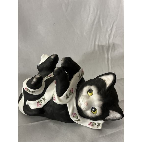 1980s VTG Mann Playful Black Kitten Cat Playing with ribbon Music Box Rotating - Picture 4 of 6